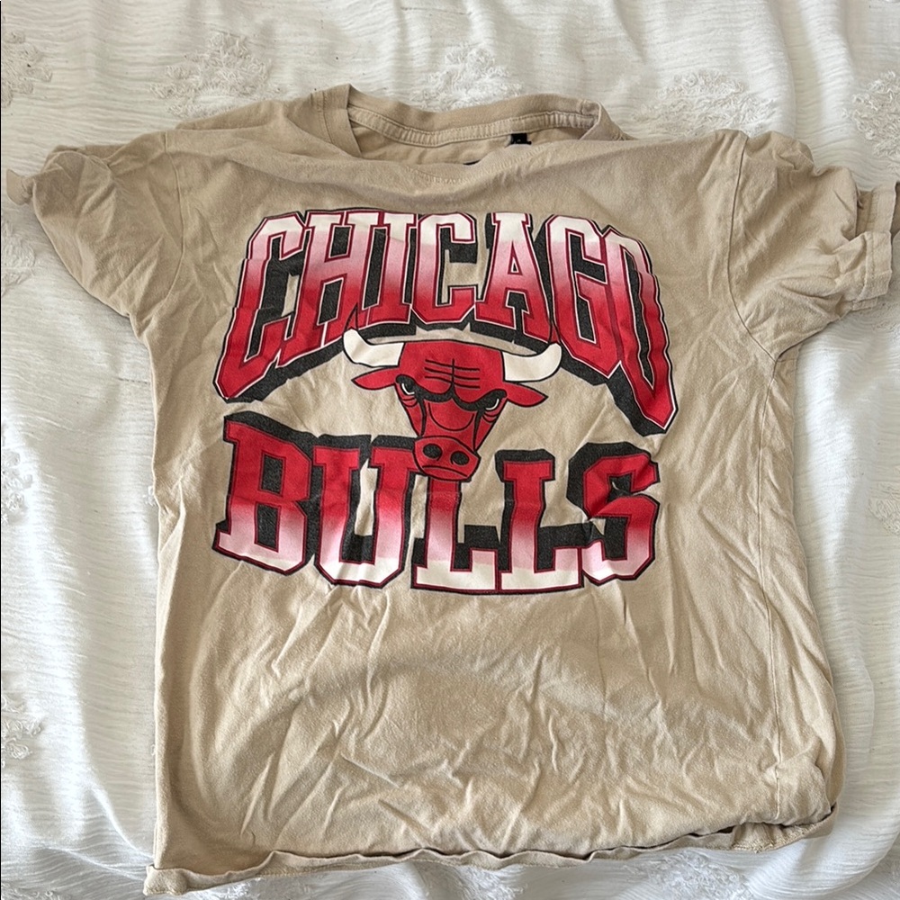 Chicago Bulls Tan Graphic Tee